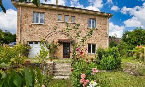 SARLAT CENTRE- House with garden and garage