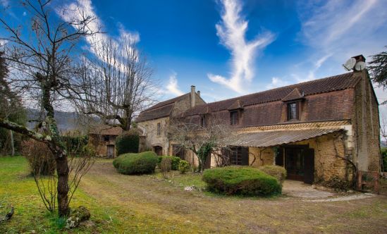 SAINT-CYPRIEN AREA - Large stone house with land and outbuildings