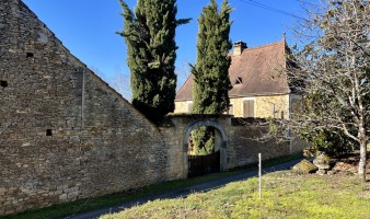 In the Périgord Noir, near Sarlat, active agricultural property on more than 17 hectares of land.