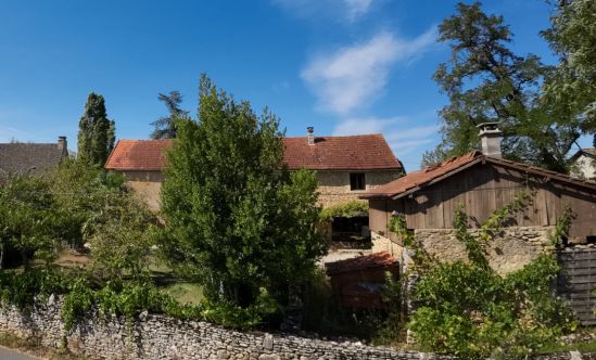En Périgord Noir, près de Montignac-Lascaux, grange en pierre de 180m² habitables, rénovée en habitation, au coeur du Périgord noir, proche de  tous commerces dans un environnement calme mais non isolé.