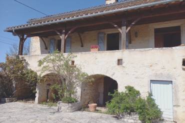 St CIRQ LAPOPIE (secteur)25 mn de Cahors - propriété en pierre ancienne rénovée avec piscine et dépendances