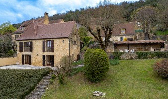 TWO BEAUTIFUL STONE HOUSES WITH STUNNING VIEWS ACROSS THE DORODGNE VALLEY. 