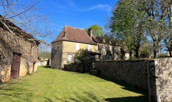  17th century property to restore with 4 hectares of land