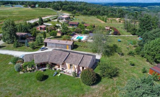 Domaine d'Exception: main house, independent chalets and reception hall in a haven of peace